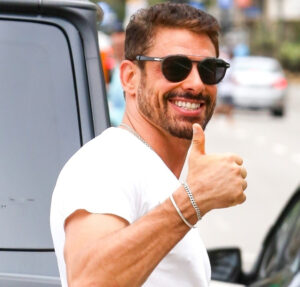 Cauã Reymond abre álbum de fotos ao lado da filha e recebe comentário de Grazi Massafera