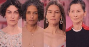 Chanel faz desfile com modelos 40+ em Paris e mostra a maturidade como novo luxo