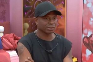BBB26: Edilson relata incômodo com sister e dispara: “Ela não me desce!”