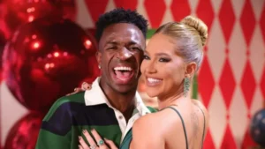 Filhos de Virginia ganham surpresa de Vini Jr no Rio