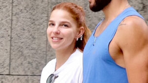 Gabriela Medvedovsky surge em clima de romance com moreno misterioso