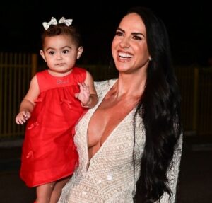 Graciele Lacerda se aventura no esqui e exibe registros com a filha na neve: Amando viver esses momentos com você