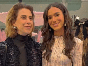 Bruna Marquezine e Fernanda Torres se destacam em desfile de alta-costura da Chanel em Paris