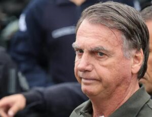 Bolsonaro quer padre na cadeia e defesa entra com pedido urgente no STF