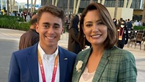 Nikolas agradece Michelle por chamá-lo de “filho 06” de Bolsonaro