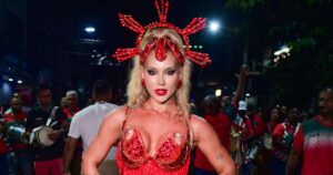 Virginia aposta em fantasia com curvas à mostra para último ensaio antes do carnaval; veja fotos