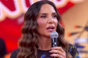 Ivete Sangalo é denunciada ao MP por dançar música de letra sexual com criança em show