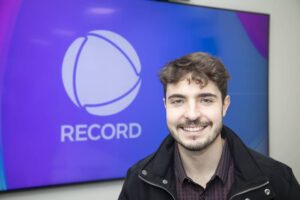 Record deseja renovar com João Augusto Liberato após estreia no ‘Domingo Espetacular’