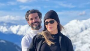 Grávida, Josie Pessôa exibe barrigão na neve