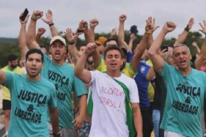 PRF notifica Nikolas Ferreira por falta de planejamento em caminhada