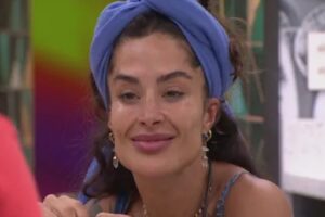 Ex-BBB Aline Campos vira piada na web com vídeos antigos