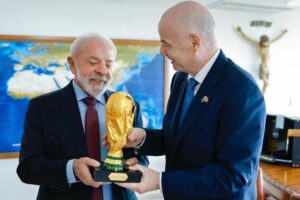 Lula recebe Carlo Ancelotti e o presidente da FIFA no Palácio do Planalto para discutir sobre a Copa Do Mundo Feminina