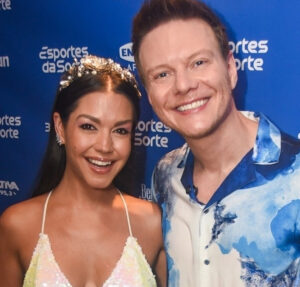 Com clique em família, Thaís Fersoza presta homenagem de aniversário ao marido, Michel Teló