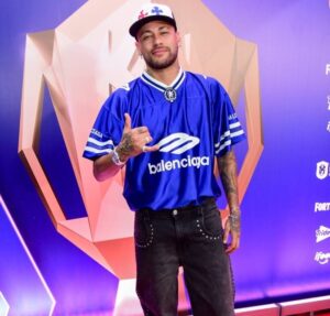 Cuidado com a bruxa! Neymar Jr. posta vídeo brincando com Mavie e Bruna Biancardi