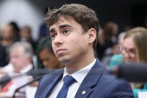 Número de feridos é atualizado após queda de raio em manifestação em Brasília