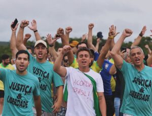 Caminhada de Nikolas Ferreira reúne cantor, influencers, pastor e políticos; veja lista completa