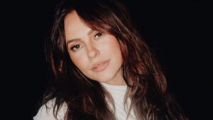 Paolla Oliveira ri ao falar como está sua vida de solteira: ‘Nem pior’