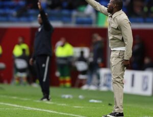 Técnico do Senegal é vaiado por jornalistas e abandona coletiva; VEJA VÍDEO