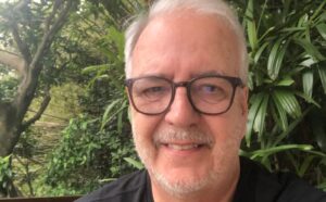 Luiz Novaes transforma vivências em canções e retoma carreira musical autoral