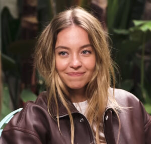 Sydney Sweeney pode ser processada após pendurar sutiãs em letreiro de Hollywood, diz site