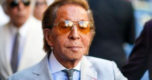 Estilista italiano Valentino morre aos 93 anos