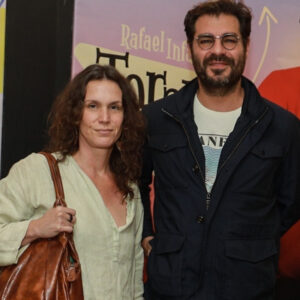 Naiane declara o namoro com João Raul em suas redes sociais. Saiba o que vai acontecer em Coração Acelerado nesta segunda-feira