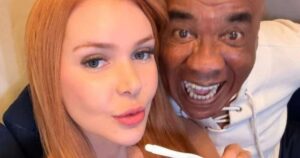 Aos 71 anos, Kid Bengala anuncia gravidez de influenciadora 46 anos mais jovem