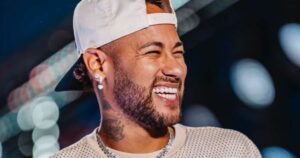 Bolo de aniversário de Neymar rouba a cena na festa em família; veja foto