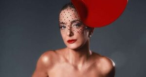 Look de Ticiane Pinheiro em evento de gala divide opiniões: ‘Pensei que era fantasia’