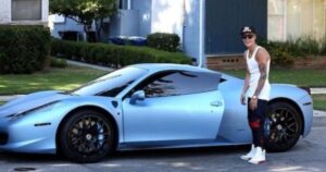 Entenda por que Justin Bieber e outros famosos não podem comprar carros da Ferrari
