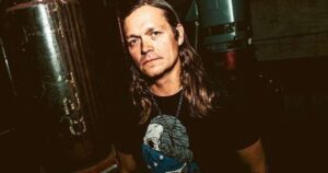 Morre Brad Arnold, vocalista do 3 Doors Down, aos 47 anos