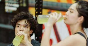 Cada vez mais atletas famosos como o tenista Alcaraz usam suco de pepino para se reidratar: saiba por que a ciência não concorda com isso