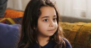 Cresceu! Veja como está Melek, atriz mirim da novela ‘Mãe’