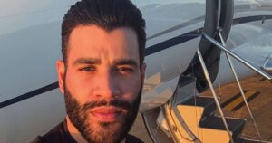 Fã tatua o próprio rosto para ficar igual a Gusttavo Lima; veja foto