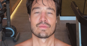 Cantor Tiago Iorc desabafa sobre doença: ‘Muito doloroso’