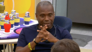 BBB 26: Edilson Capetinha esquece as câmeras e quase mostra tudo ao vivo