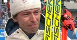 Ao vivo, atleta revela que traiu namorada e chora após ganhar medalha