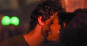 Bruna Marquezine e Shawn Mendes estão namorando! Emoção da atriz e declaração do cantor marcam início oficial do namoro. Detalhes!