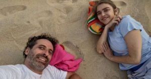 Viúvo de Titina Medeiros faz homenagem tocante no primeiro mês de morte da atriz