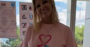 Val Marchiori comemora com champanhe fim da quimioterapia