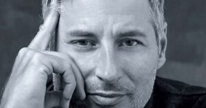 Fora do Brasil, Renatto Bisoni revela 15 curiosidades de sua trajetória