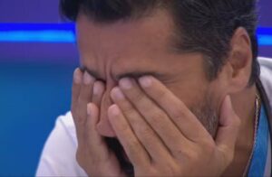 BBB26: Alberto Cowboy se emociona ao receber Presente do Anjo