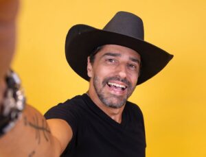 Alberto Cowboy se engasga no BBB 26 e participantes se desesperam para ajudá-lo; VEJA VÍDEO