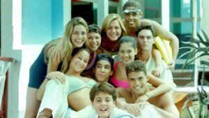 Aos 46 anos, ex-Malhação vive em mansão com piscina exótica e já faturou prêmio na loteria