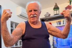 Ary Fontoura aparece de biquini verde nas redes sociais e internautas comentam: “Pra que isso”