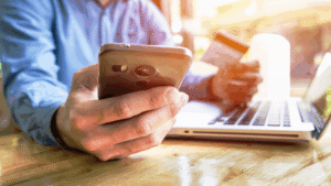 Dona do maior banco digital do Brasil, avaliado em R$ 400 bilhões, empresária vive há anos nos EUA