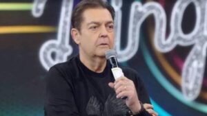 Faustão reaparece em cadeira de rodas e cena abala fãs