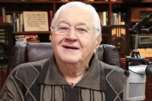 Boris Casoy fecha contrato com o SBT aos 84 anos