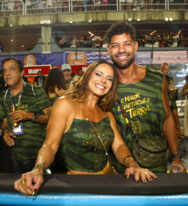 Viviane Araújo e Guilherme Militão trocam carinhos em primeiro dia de desfiles do Rio de Janeiro; confira!