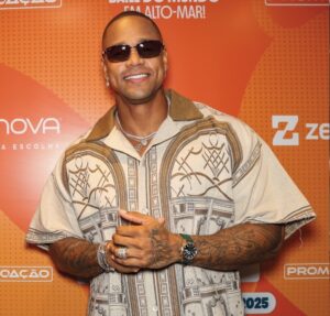 Léo Santana se emociona ao ver a filha dançando em trio elétrico com ele: Ela que pediu